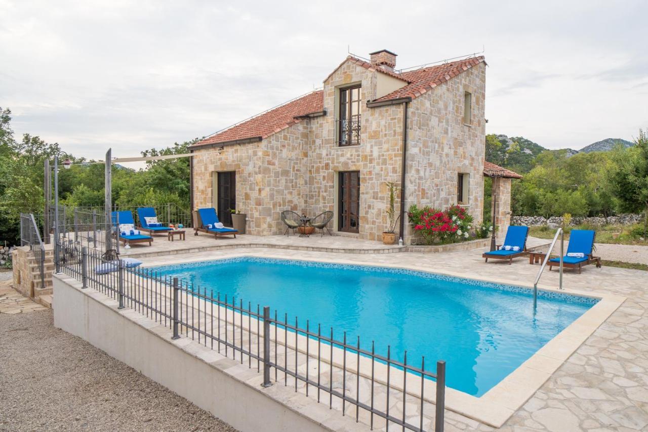 Villa Ilir 네움 외부 사진